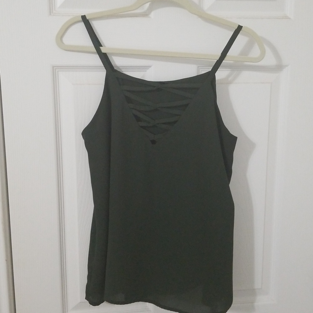 Tank crisscross front